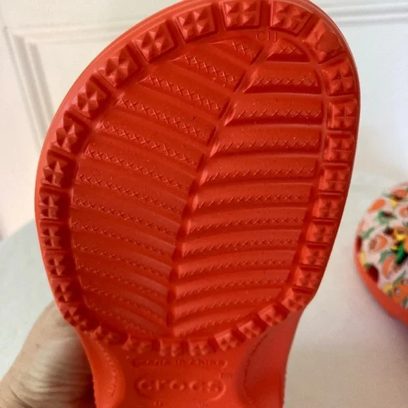 NWT Crocs Disney Vault Florida oranges bird size 7 women, 5 men - Picture 7 of 7